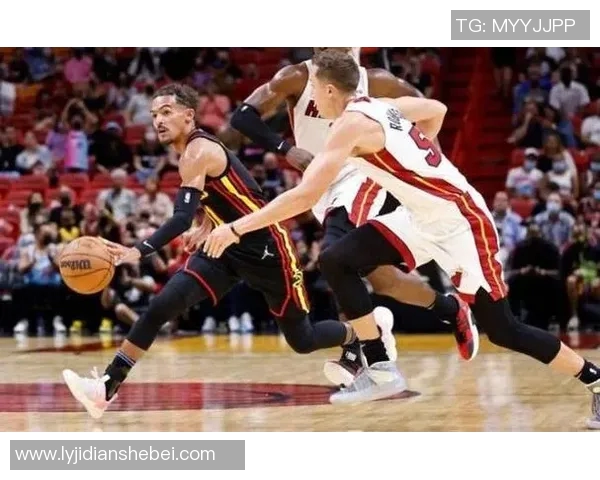 雄鹿队与篮网队激战正酣球迷期待精彩对决与战术较量